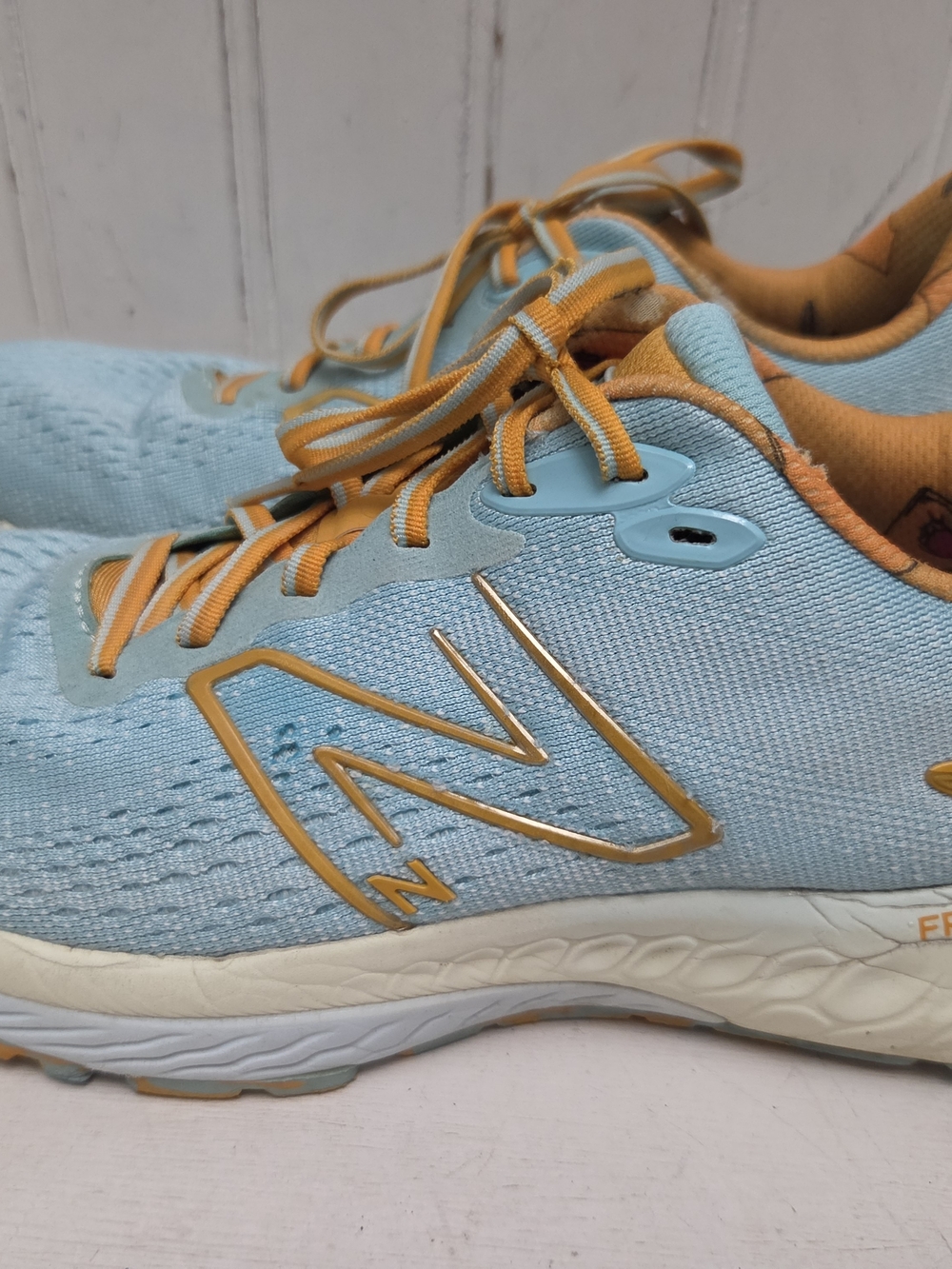 NEW BALANCE Women's 10.5 Fresh Foam X 880v12 Surf Blue & Gold Running Shoes